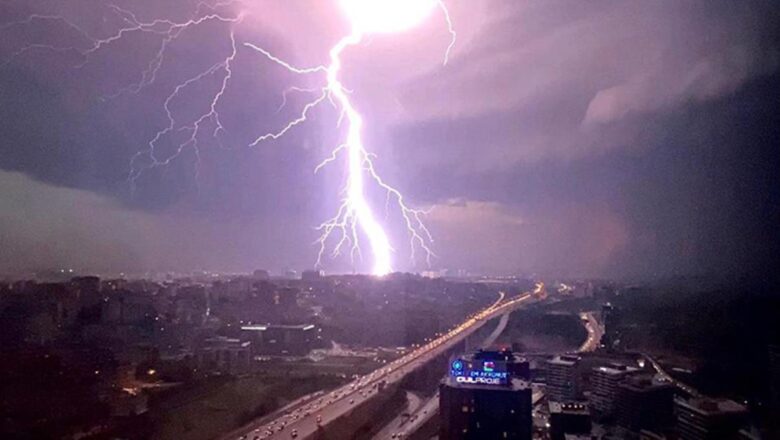 Şimşekler İstanbul’da geceyi aydınlattı! Ortaya kartpostallık fotoğraflar çıktı